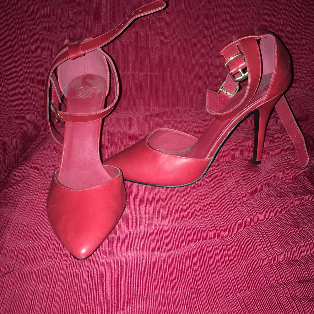 Red pumps